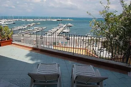 Sleeps 4 Air Con